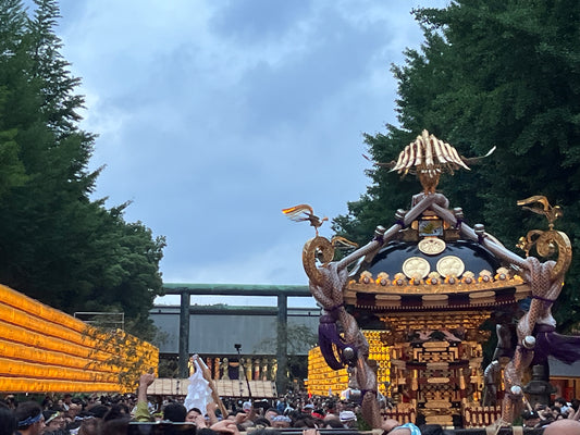 靖國神社 みたままつり 神輿振り見学睦