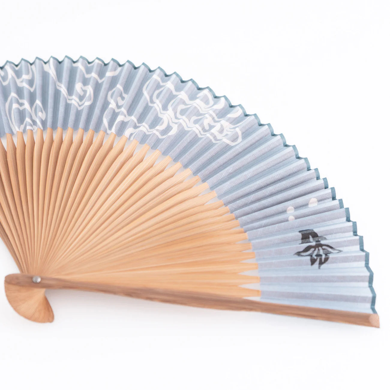 渋好み扇子　流水金魚